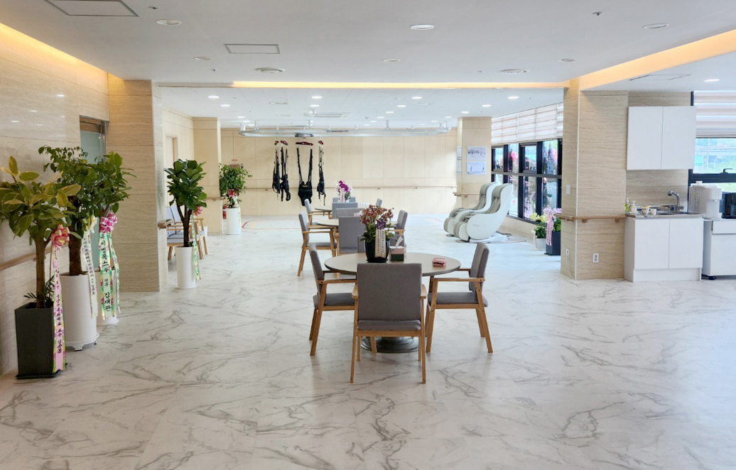 화성마더링요양원 1층홀